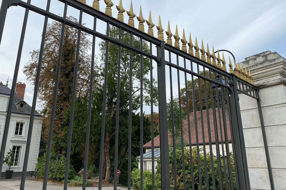 Grille de l'entrée de l'hôtel de ville